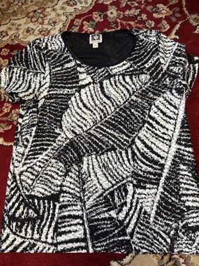 Anne Klein Black and White Abstract Short Sleeve Top
